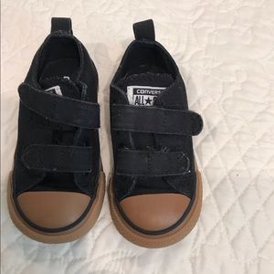 Converse toddler boy size 6 Velcro shoes